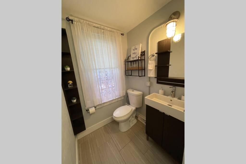 Industrial Brick Townhouse In Downtown Lancaster Villa Exteriör bild